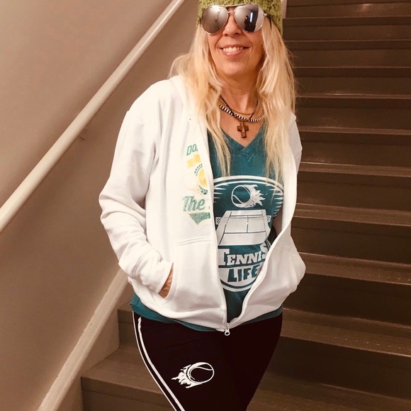 🌹 Meet your Posher, Lisa Marie - Picture 7 of 16